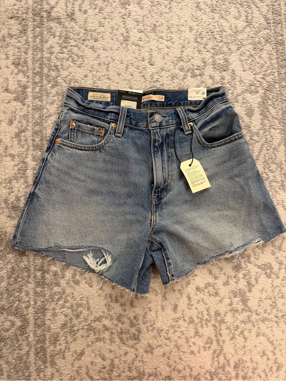 Levi's Light Blue High-Rise Denim Ribcage Shorts - Size 26 - Picture 2 of 5